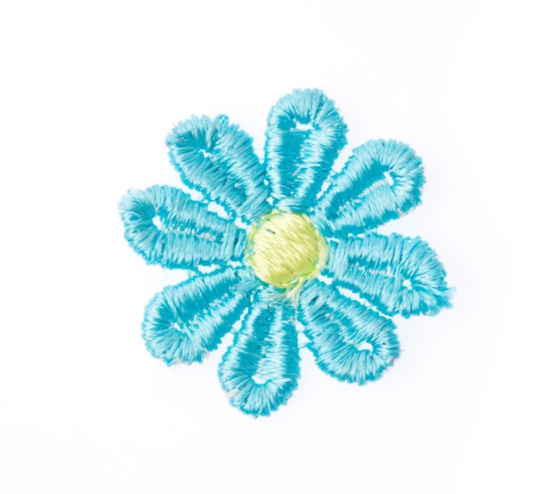 Haftowane kwiaty na płótnie